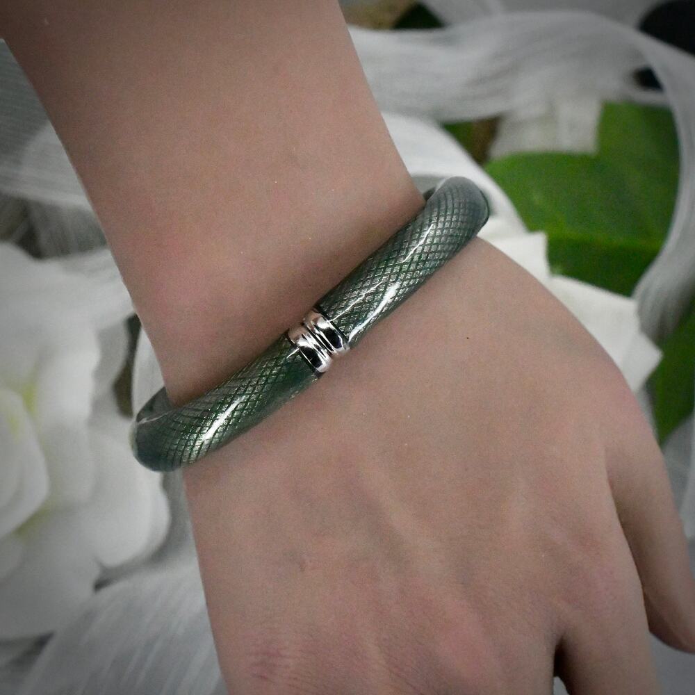 Erwin Pearl Sage Green Snakeskin Textured Bangle Magnetic Clasp 6.5"